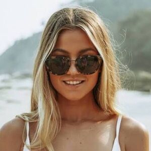 Otis Eyewear Stylish Tortoise Shell Sunglasses with Black Case